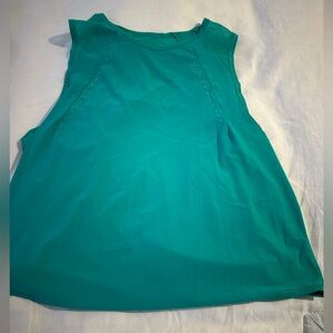 Lululemon tee. Green. Size 4